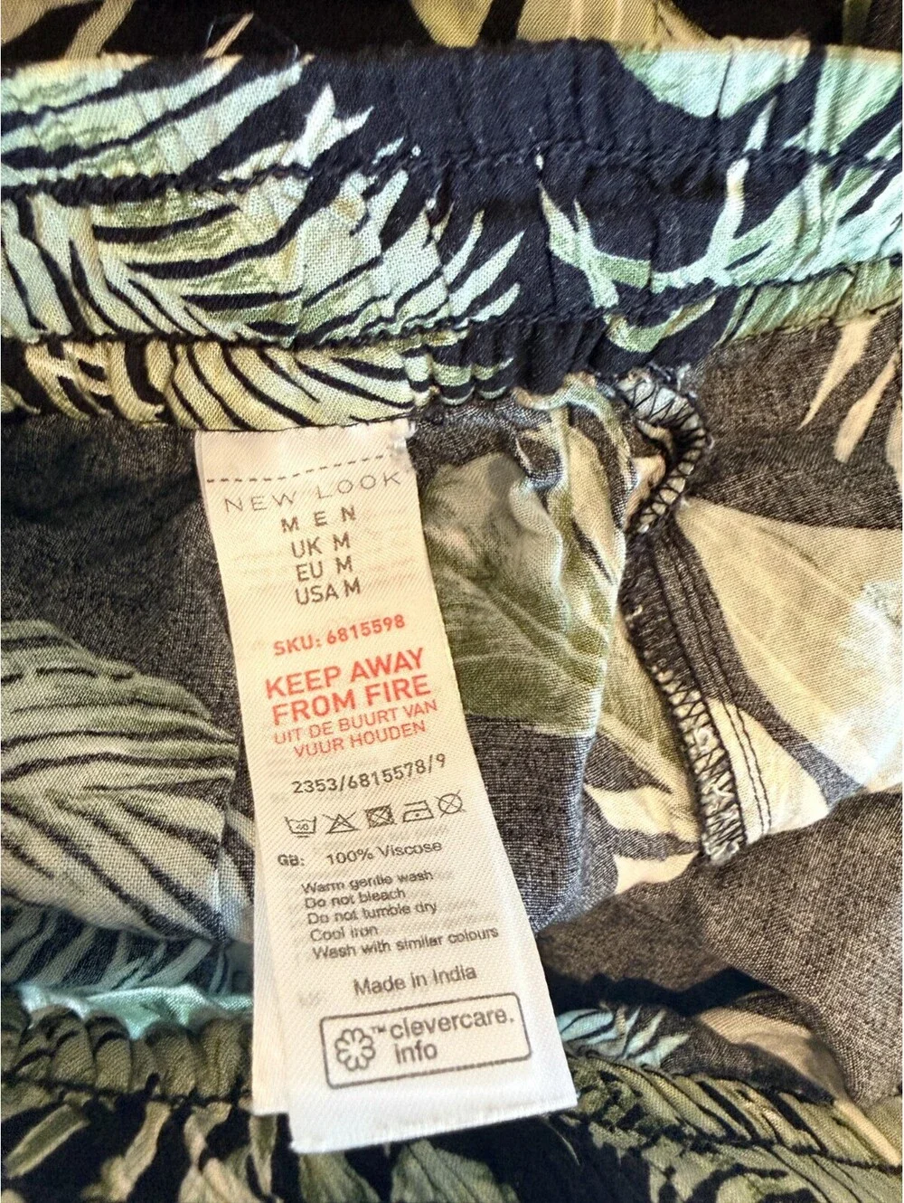 NEW LOOK MEN Tropical Palms Drawstring Shorts - Size Medium